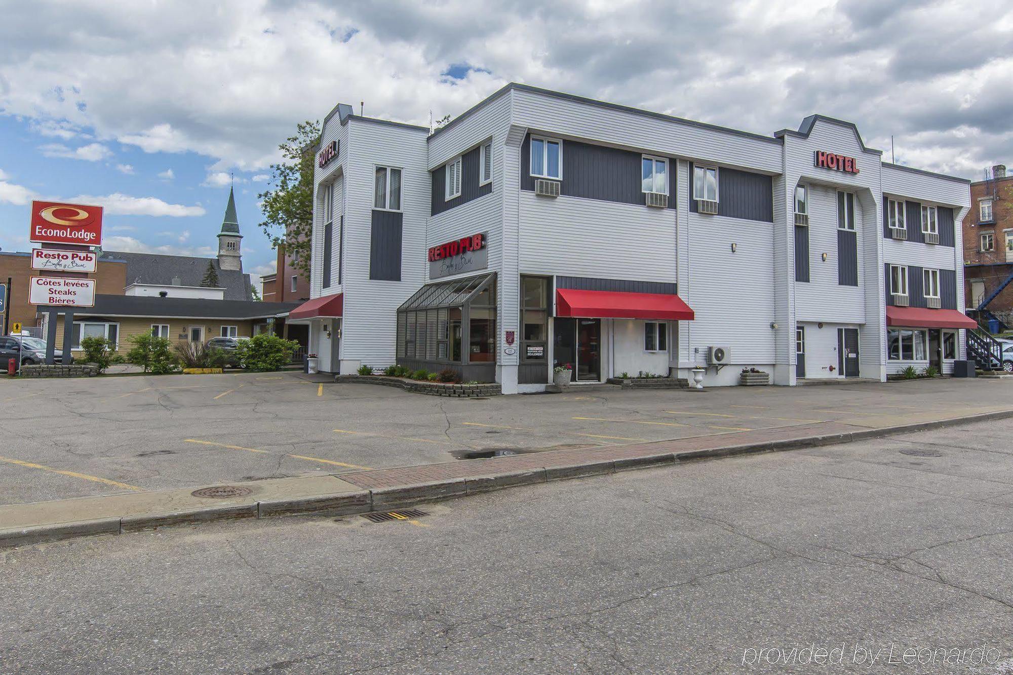 Econo Lodge La Malbaie Bagian luar foto