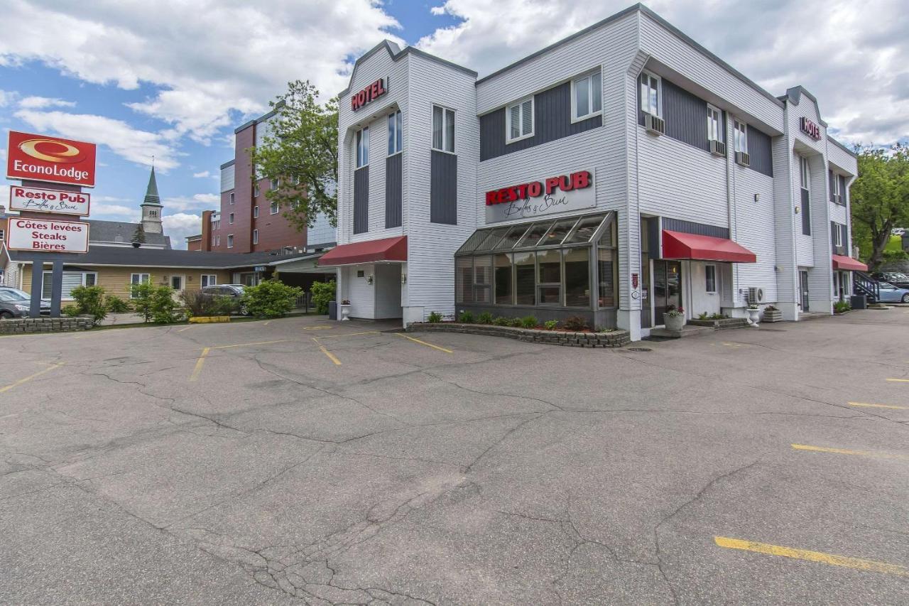 Econo Lodge La Malbaie Bagian luar foto